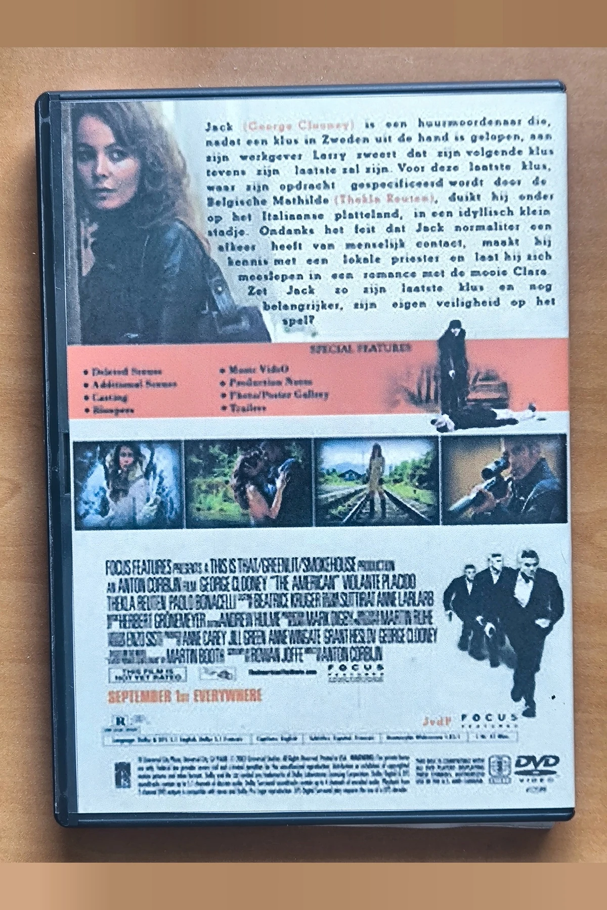 The American - Achterkant