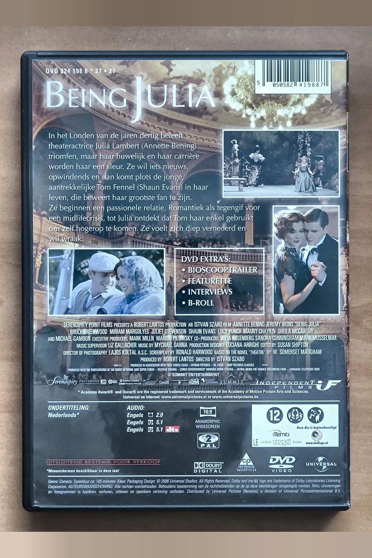 Being Julia - Achterkant