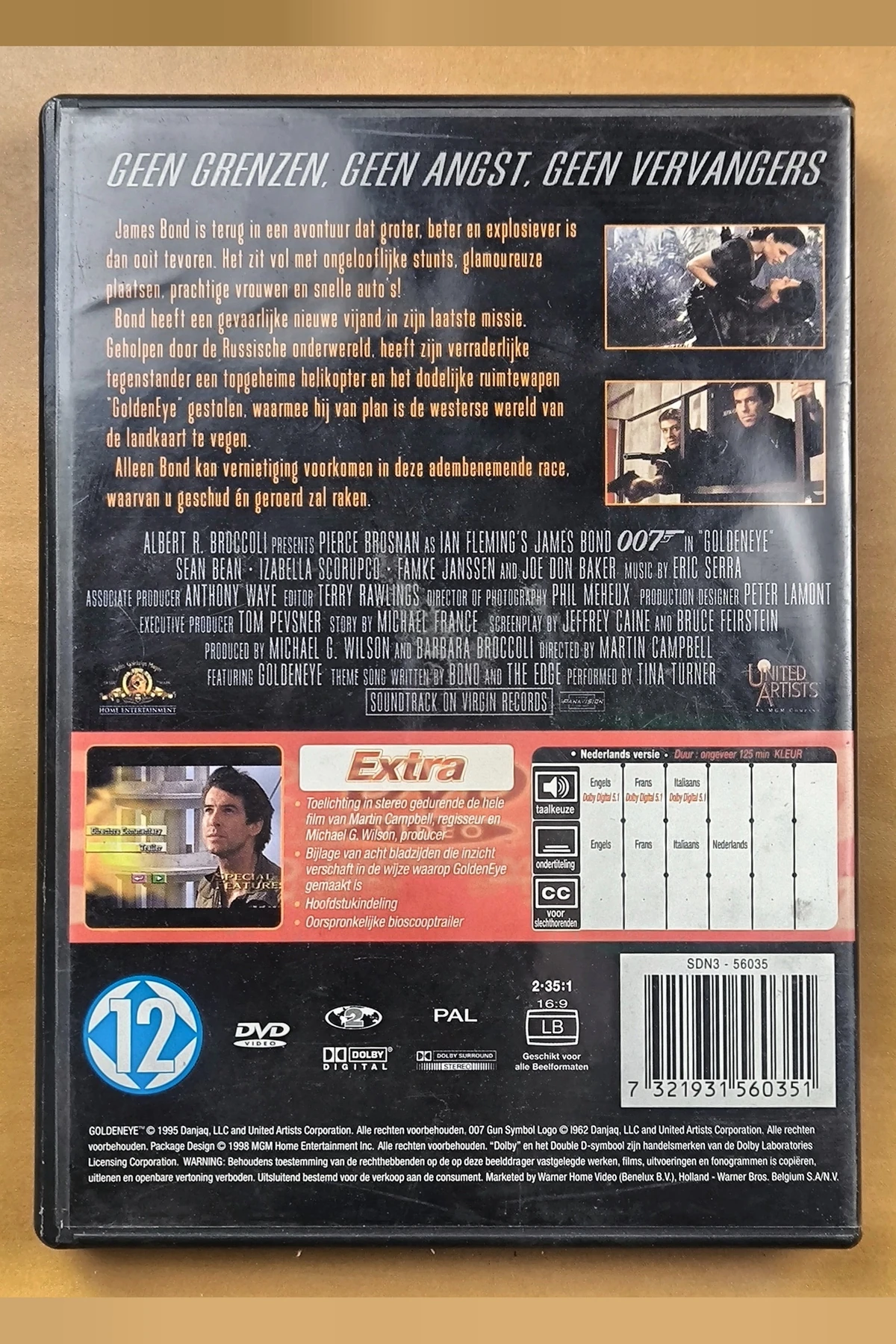 GoldenEye - Achterkant