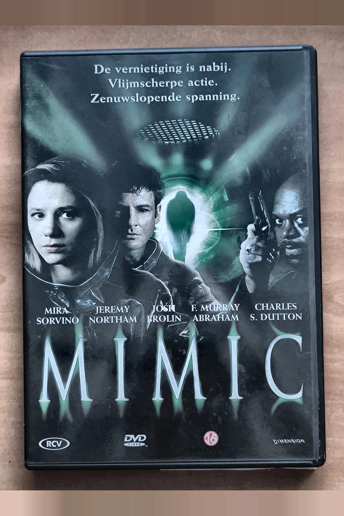 Mimic - Voorkant