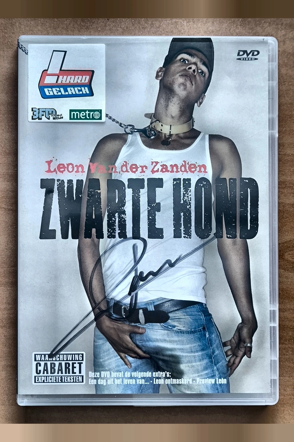 Leon van der Zanden: Zwarte hond - Voorkant