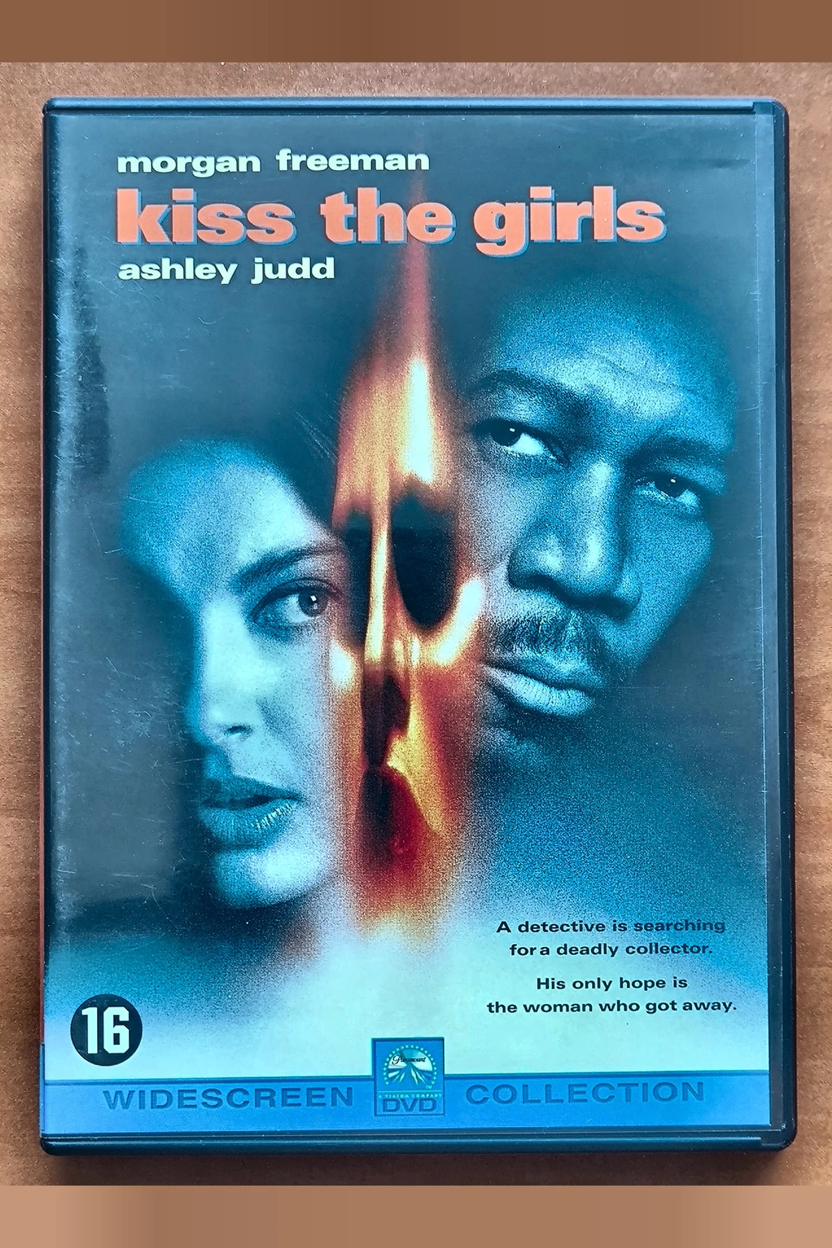 Kiss the Girls - Voorkant