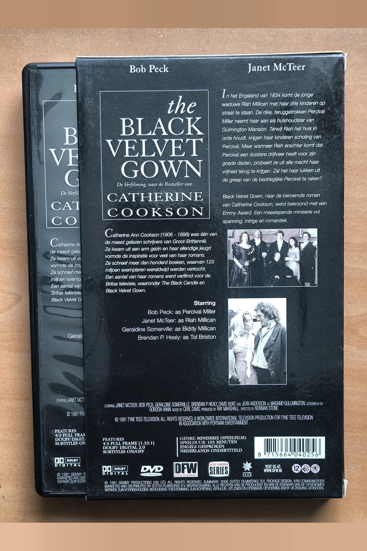 The Black Velvet Gown - Achterkant