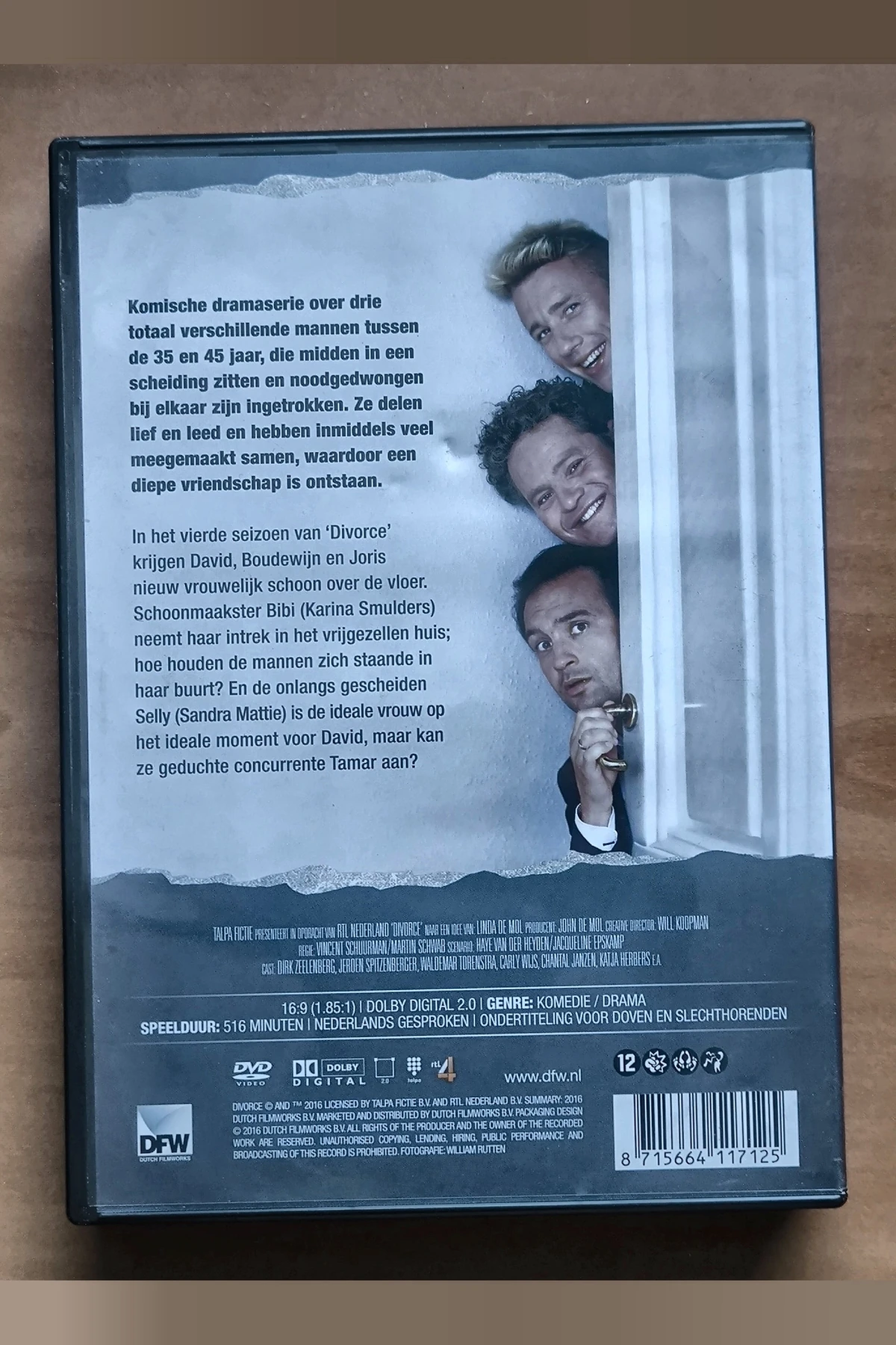 Divorce: Season 4 - Achterkant