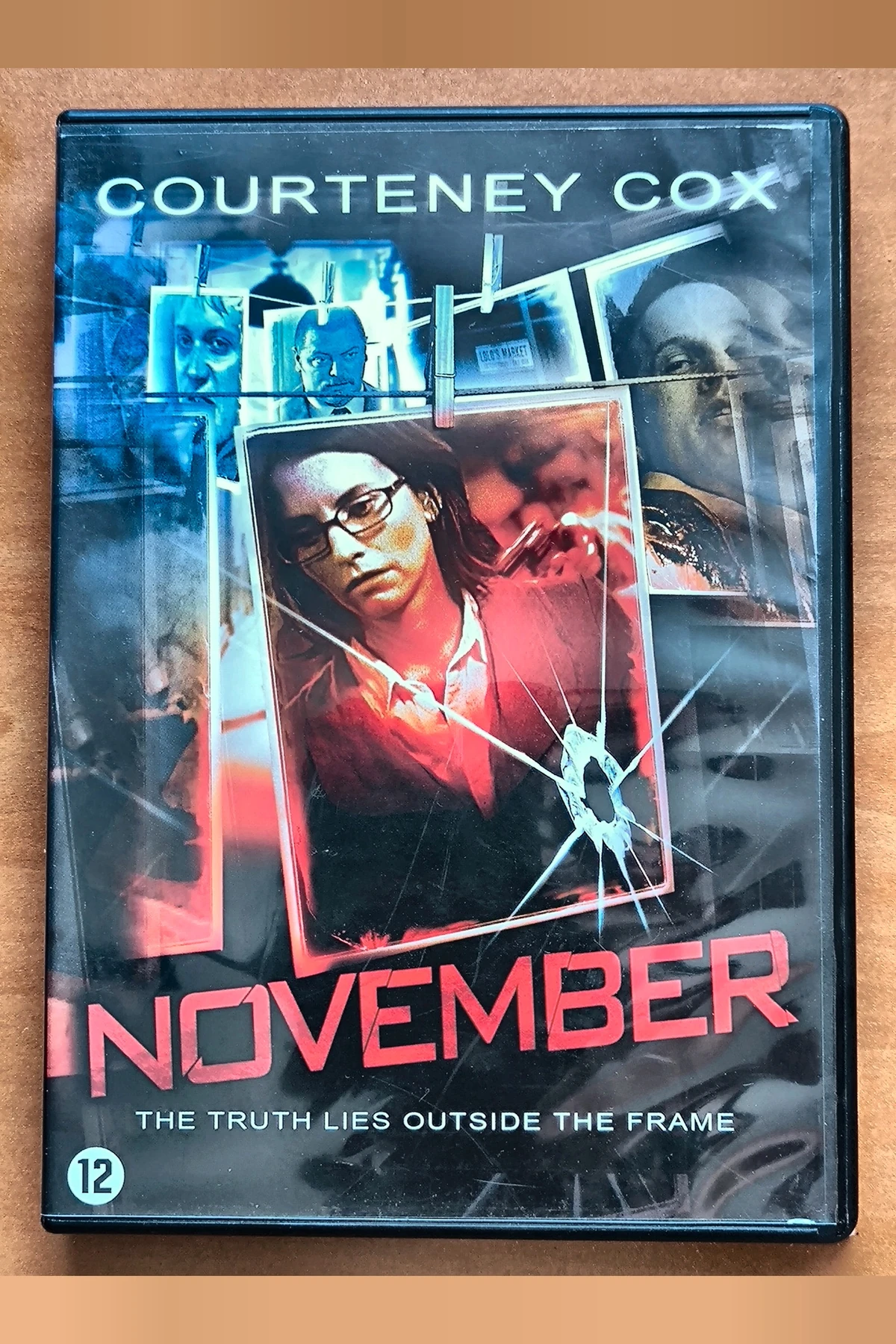 November - Voorkant