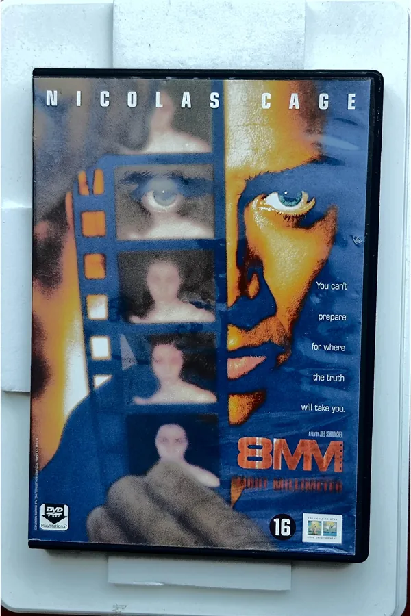 8MM – voorkant