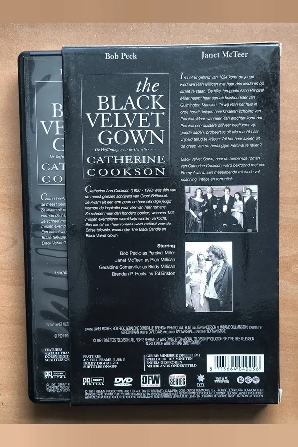 The Black Velvet Gown – achterkant