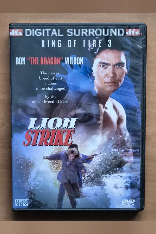 Lion Strike – voorkant