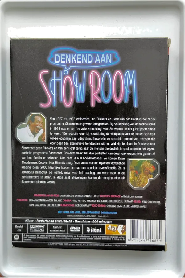 Denkend aan Showroom – achterkant